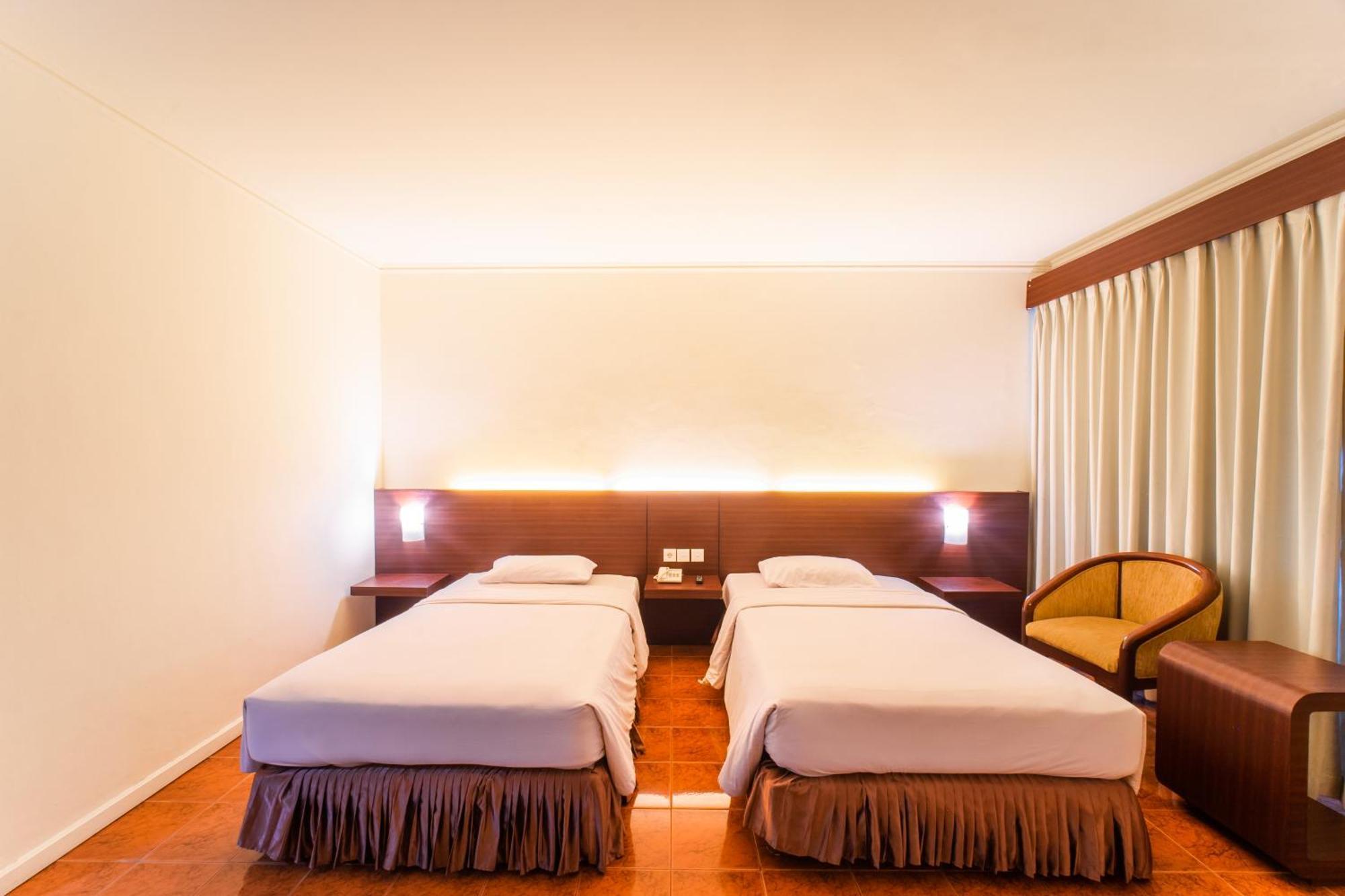 Adika Hotel Bahtera Klandasan Kecil ภายนอก รูปภาพ