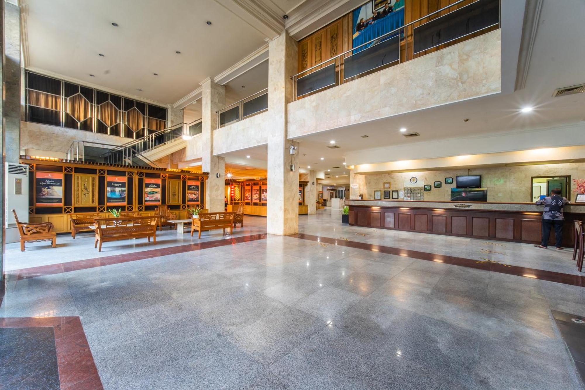 Adika Hotel Bahtera Klandasan Kecil ภายนอก รูปภาพ