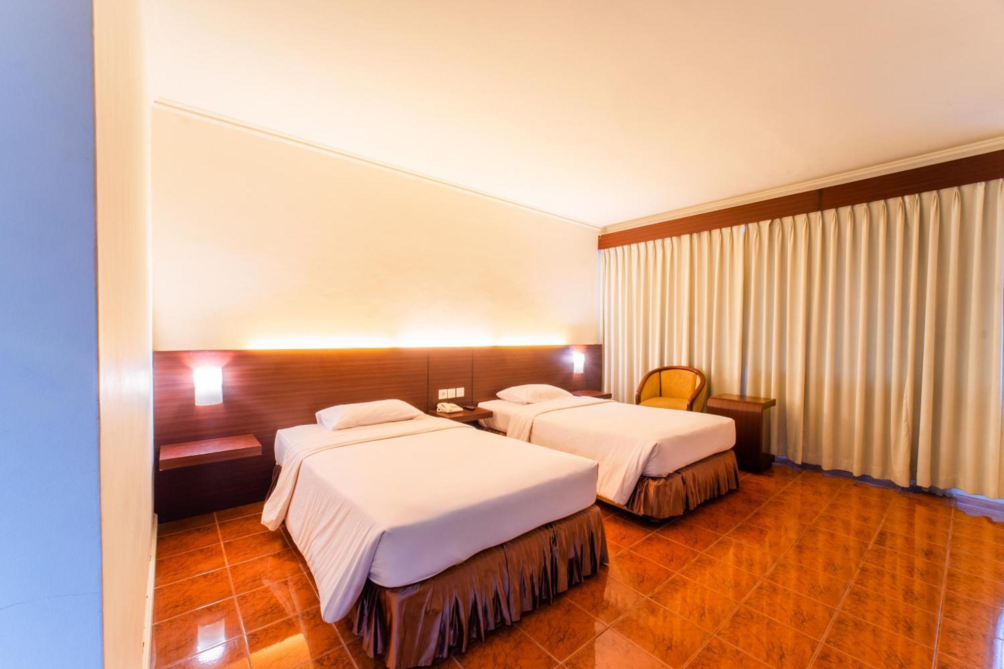 Adika Hotel Bahtera Klandasan Kecil ภายนอก รูปภาพ